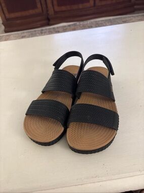 Reef Size 5-5.5 Black Strappy Sandals with Tan Footbed